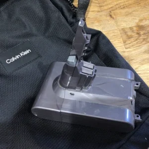 Dyson 4V 7 model battery - Image 3