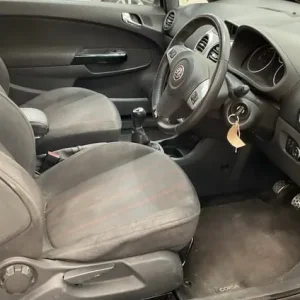2010 Vauxhall Corsa 1.4i 16V SRi 3-door hatchback - Image 4