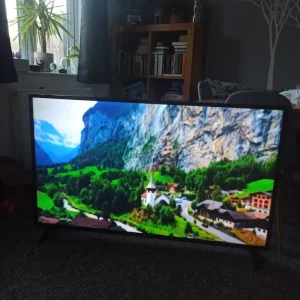 55" 4K LG Smart TV - Image 2