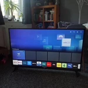 55" 4K LG Smart TV - Image 3