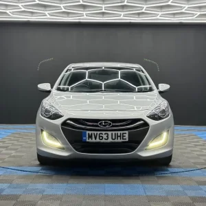 2013 Hyundai i30 1.4 Edition 5-door hatchback petrol manual - Image 2