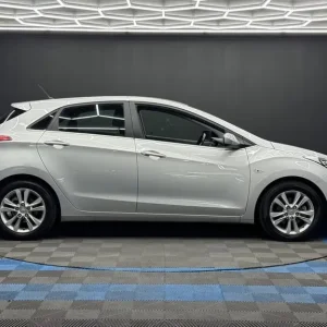 2013 Hyundai i30 1.4 Edition 5-door hatchback petrol manual - Image 4