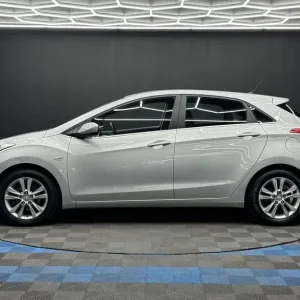 2013 Hyundai i30 1.4 Edition 5-door hatchback petrol manual - Image 8