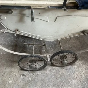 Really Old Childrens Dolls Pram - Image 2