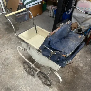 Really Old Childrens Dolls Pram - Image 3