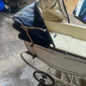 Really Old Childrens Dolls Pram - Image 4