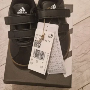 Unisex adidas trainers - Image 3