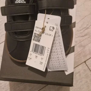 Unisex adidas trainers - Image 4