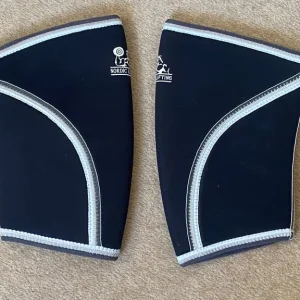 Nordic Lifting Knee Sleeves Size Small Black - Image 4