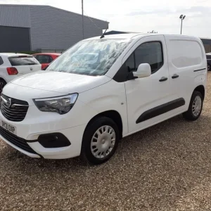 2021 Vauxhall Combo 1.5 Turbo D Sportive Panel Van - Image 4