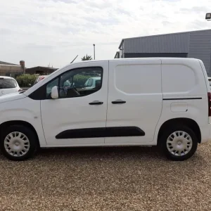 2021 Vauxhall Combo 1.5 Turbo D Sportive Panel Van - Image 5
