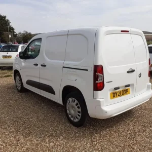 2021 Vauxhall Combo 1.5 Turbo D Sportive Panel Van - Image 6