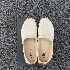 Zara flat sole casual shoe - Image 2