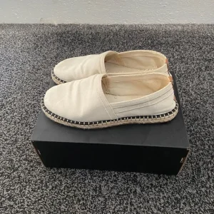 Zara flat sole casual shoe - Image 3