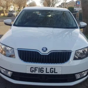 2016 Skoda Octavia 1.6 TDI SE 5-door hatchback in white Euro 6 - Image 2