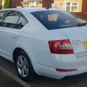 2016 Skoda Octavia 1.6 TDI SE 5-door hatchback in white Euro 6 - Image 5