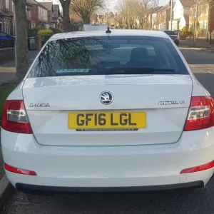 2016 Skoda Octavia 1.6 TDI SE 5-door hatchback in white Euro 6 - Image 6