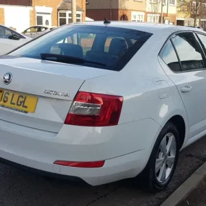 2016 Skoda Octavia 1.6 TDI SE 5-door hatchback in white Euro 6 - Image 7