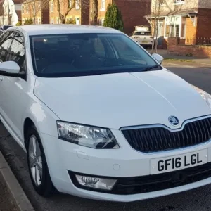 2016 Skoda Octavia 1.6 TDI SE 5-door hatchback in white Euro 6