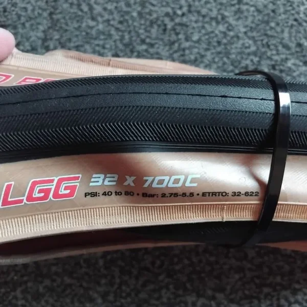 Clement Strada LGG 32 X700C bike tyre