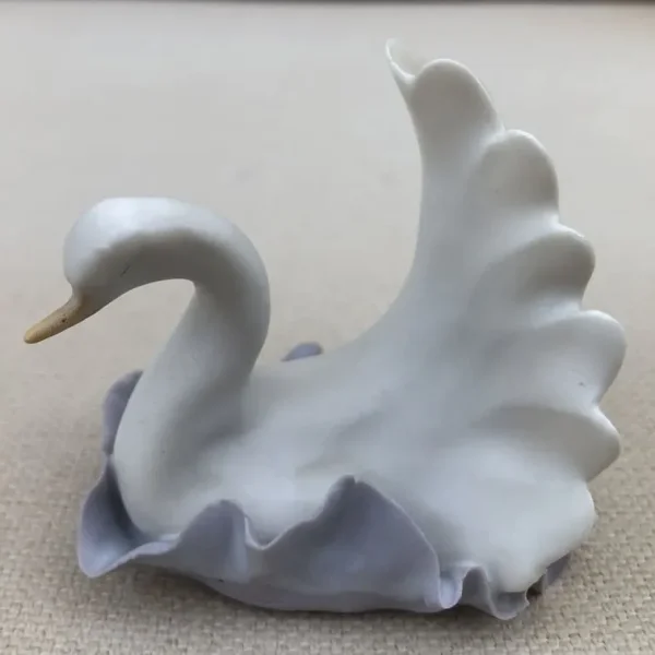 Ceramic swan by Chessell Pottery