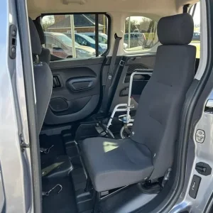 2021 Peugeot Rifter Allure Wheelchair Accessible Van - Image 4