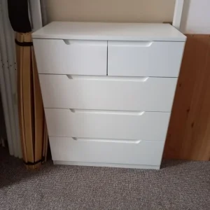 White chest of drawers