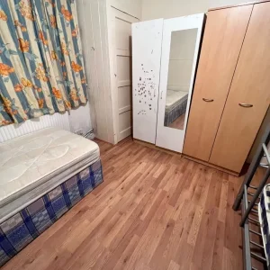 Room for Indian boys - Image 2