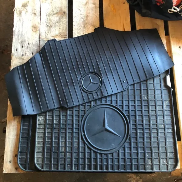 Mercedes Benz rubber car mats (3 pieces)