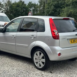 2007 Ford Fiesta 1.4 Zetec 5-door Hatchback Petrol Manual - Image 4
