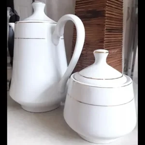 Royal Collection White Large Teapot and Sugar Pot - Image 3