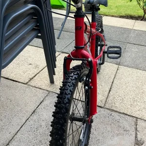 Apollo Outrage 18” kids bike - Image 4