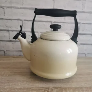 Le Creuset cream stove-top kettle - Image 2