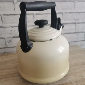 Le Creuset cream stove-top kettle - Image 6