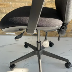Almost new office chair - Image 5