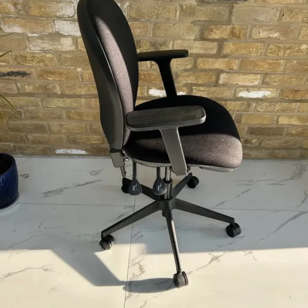 Almost new office chair