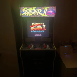 Arcade Street Fighter 2 Game with cabinet
