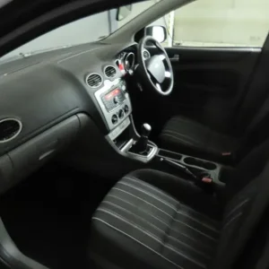 2010 Ford Focus 1.6 Style 5-door hatchback petrol manual - Image 3