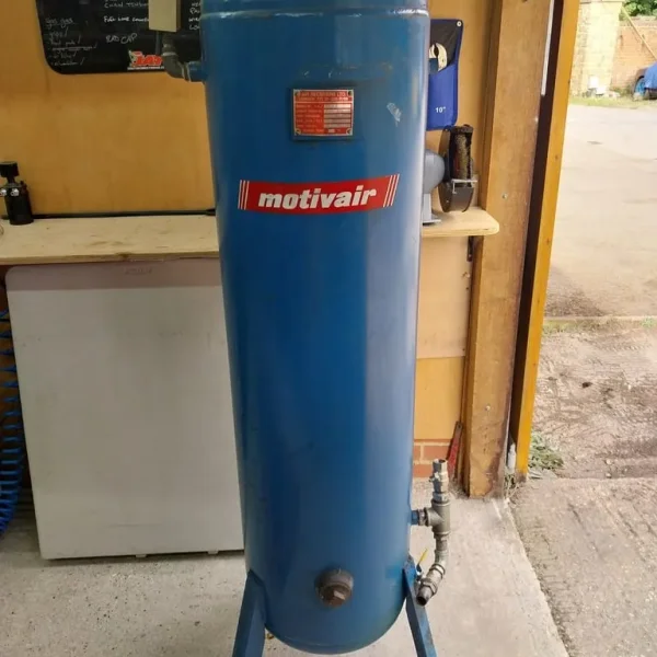 Motivair upright air receiver