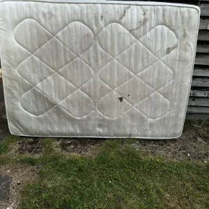 Double Bed with Mattress - Image 8