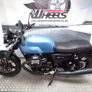 2022 MOTO GUZZI STONE LOW MILEAGE - Image 2