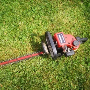 Hedge Trimmer - Homelite Shrub Shaper 17 inch - Image 8