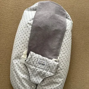 Baby sleeping lounger and nursing pillow - Image 2