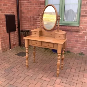 Antique style dressing table