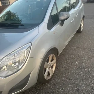 Vauxhall Meriva MPV 2012 manual 1398cc 5-door - Image 2