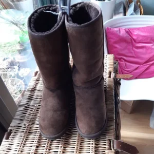 UGG Boots, Dark Brown Suede, Size UK 7.5/8 (AUS 9W)