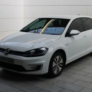 2020 Volkswagen Golf e-Golf 5-door electric hatchback - Image 3