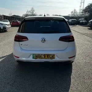 2020 Volkswagen Golf e-Golf 5-door electric hatchback - Image 4