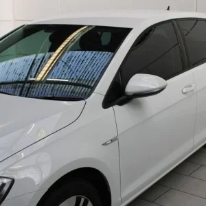 2020 Volkswagen Golf e-Golf 5-door electric hatchback - Image 5