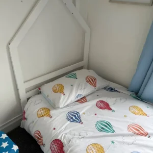 Single bed with quilt and mattress cover - Image 2